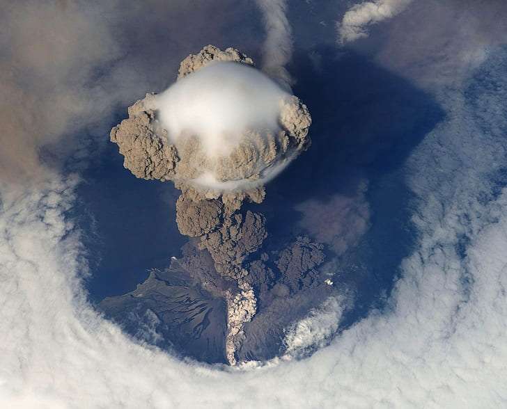 Source: https://www.pickpik.com/ash-ash-cloud-bird-s-eye-view-cloud-of-smoke-eruption-sarychev-100239#google_vignette